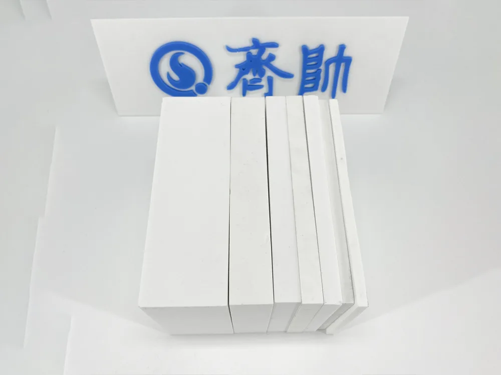 ແຜ່ນອາລູມິນຽມເຊລາມິກວັດສະດຸແມ່ນຫຍັງ?