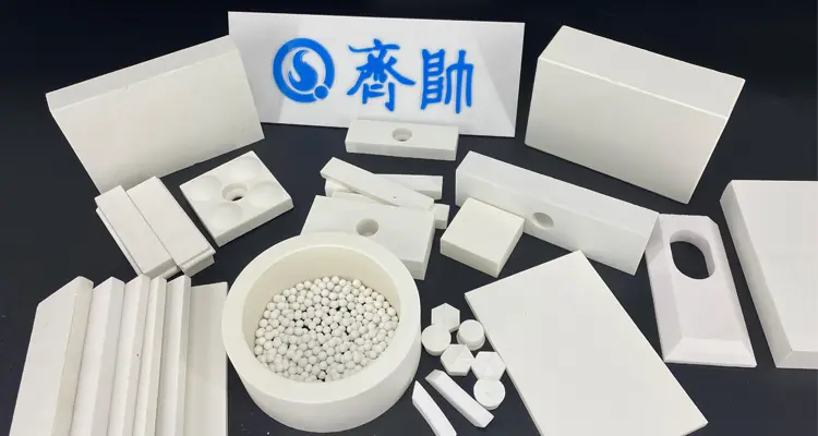 ວິທີການເລືອກລະຫວ່າງແຜ່ນ Ceramic Rubber Composite, Alumina Ceramic ແລະ Chromium Carbide Overlay Plate?